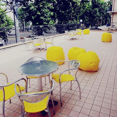 Hotel Ideale Young People Under 40 Римини Экстерьер фото