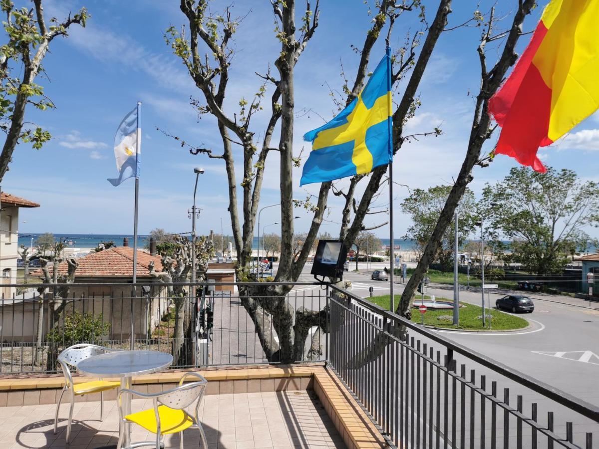 Hotel Ideale Young People Under 40 Римини Экстерьер фото