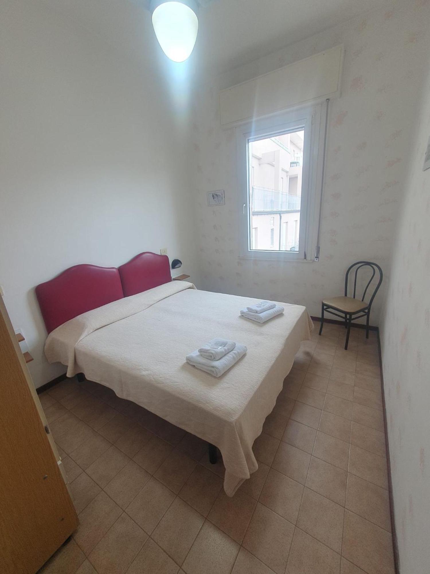 Hotel Ideale Young People Under 40 Римини Экстерьер фото