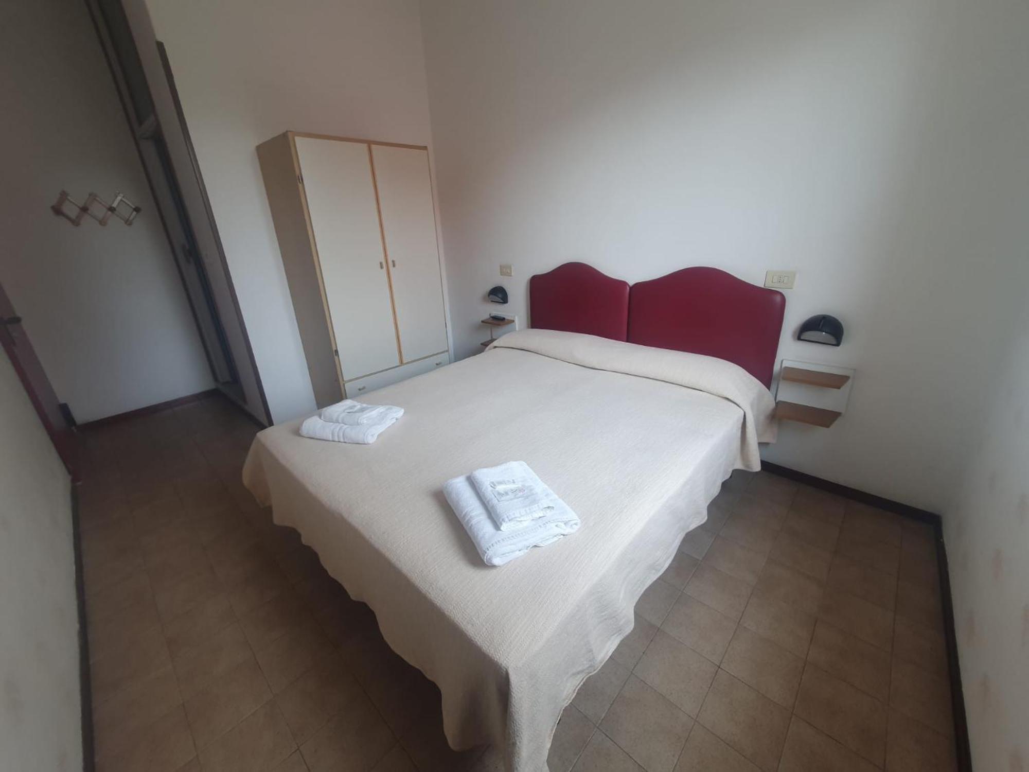Hotel Ideale Young People Under 40 Римини Экстерьер фото