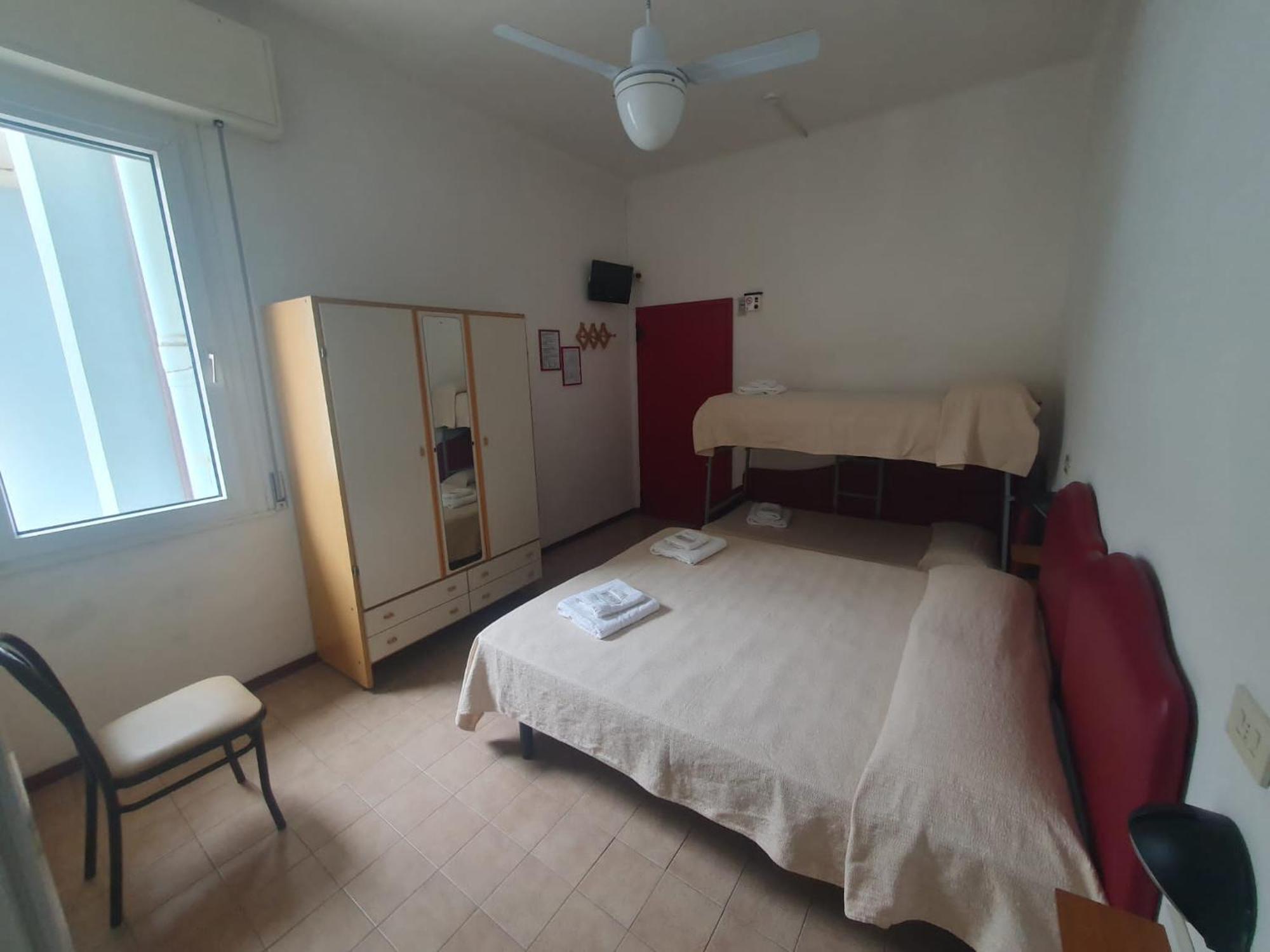 Hotel Ideale Young People Under 40 Римини Экстерьер фото