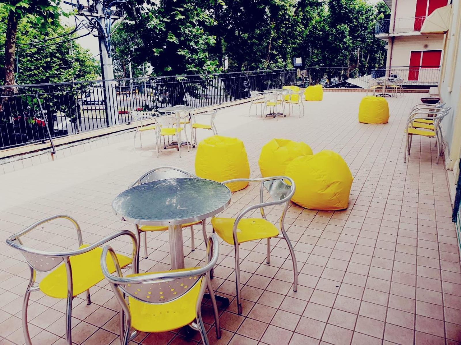 Hotel Ideale Young People Under 40 Римини Экстерьер фото