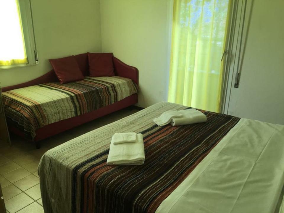Hotel Ideale Young People Under 40 Римини Экстерьер фото